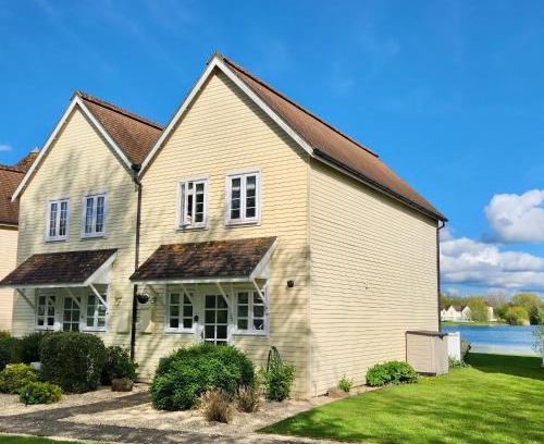 South Cerney House | 38 Windrush Lake