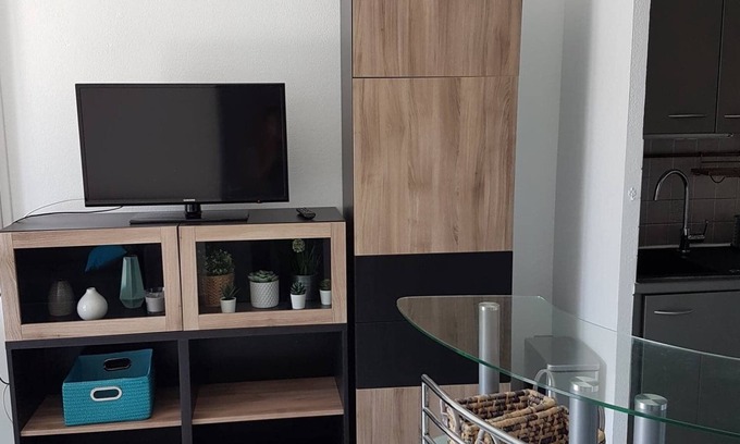 Miramar Apartment | 38M² - 4 pers. 2 Bedrooms. PIEDS DANS L'EAU - Sandy beach 2min walk away