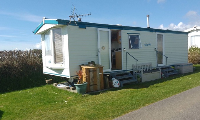 Looe House | 39 west wayland caravan park pl132js