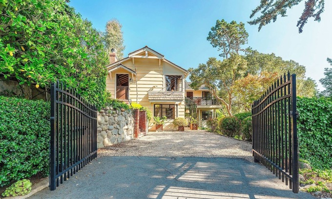 Northwest Carmel House | 3903 Mabuhay - Walk to Downtown and the Beach