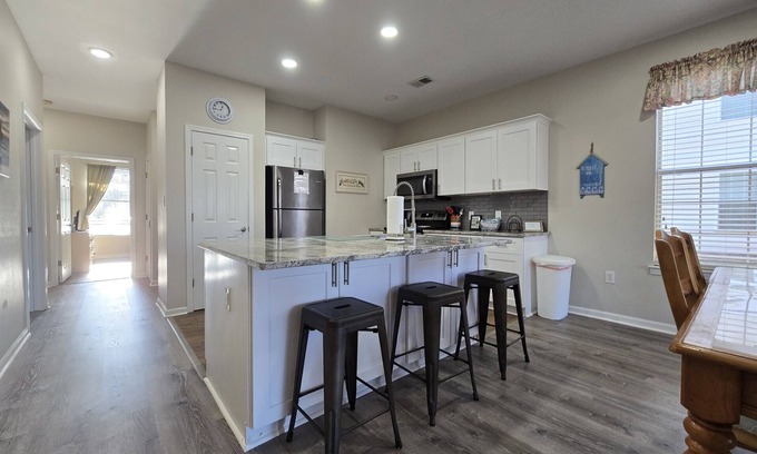 Carolina Forest Condo | 3b 2ba River Oaks Getaway with Pool Hot tub