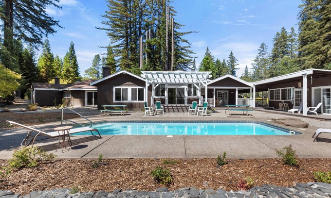 Freestone House | 3bd/2ba Redwood Retreat w/pool