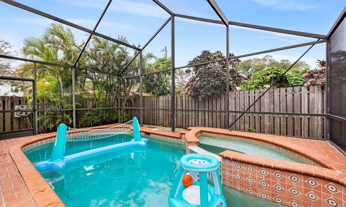 Croissant Park House | 3bd: Pool and 15 Mins to Beach & Airport Retreat