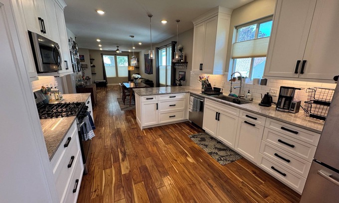 South Salt Lake House | 3bed/2.5bath, single family home in South Salt Lake w/garage and backyard