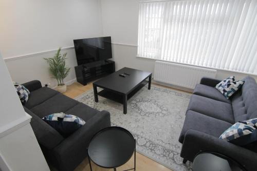 Leamington Spa Apartment | 3Bed Central Flat - free parking