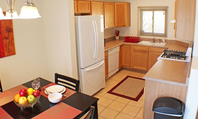 Rita Ranch House | 3bedrooms home w/comfortable mattress in Rita ranch