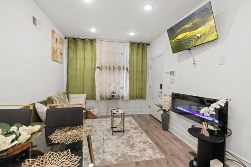 North Philadelphia West Apartment | 3BR-2BA Luxurious Green Oasis Private Backyard Patio