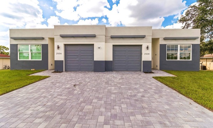 Westminister House | 3BR 2BA Modern Minimalist Waterfront Haven