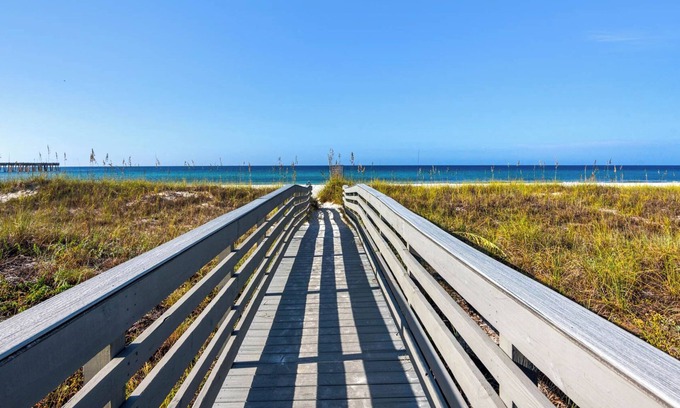 Lullwater Beach House | 3BR Beachside Fun near Pier Park & Sand + Free tix: Dolphin Cruise & More!