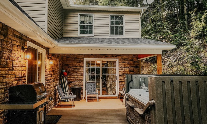 Millmont Cabin | 3BR Cozy Country Cabin w/Hot Tub near Penns Creek