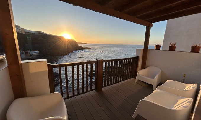 Caleta de Arriba Ski Chalet | 3BR Fronton Wave - Ocean View & Parking