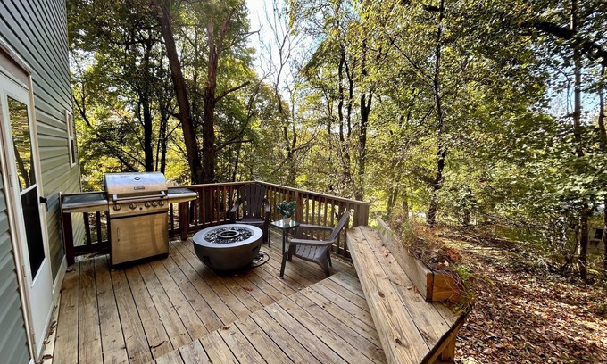 Wildwood House | 3BR Hampton Easy Downtown Access, quiet retreat with lots of privacy