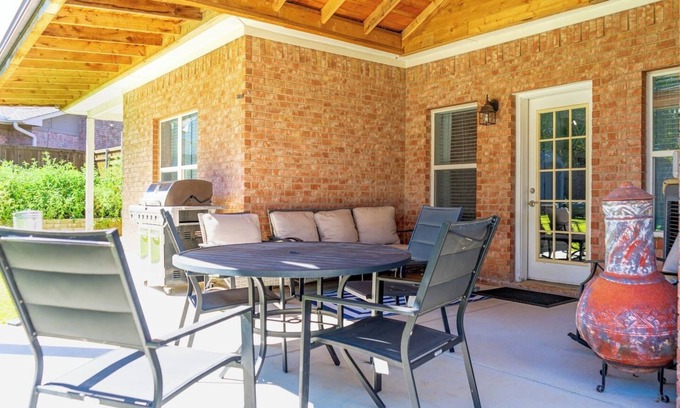 Corinth House | 3BR Near Lake Lewisville & Oakmont Golf w/Patio