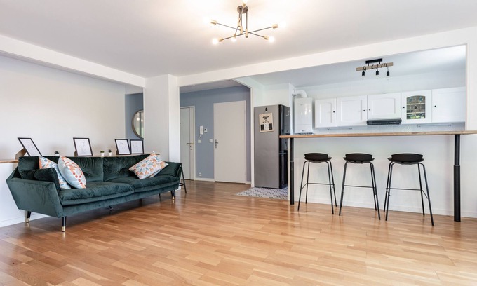 Petit Nanterre Apartment | 3BR Paris Haven: Garden View, Prem Amenities, Free Parking - 10 Min to Central