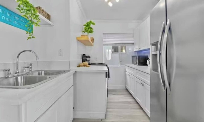 Mission Beach Apartment | 3BR Steps to Sand Ocean Breeze