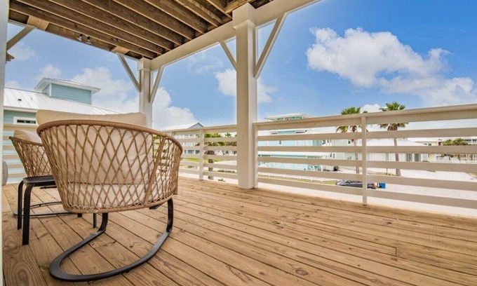 Port Aransas House | 3BR, Walk to Beach, Pool Access | Mustang Royale
