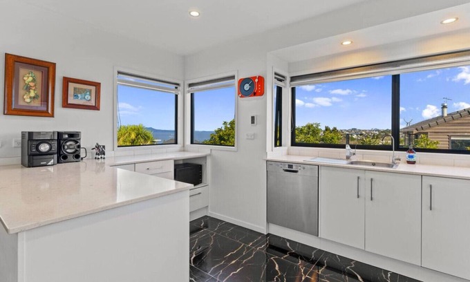 Browns Bay Apartment | 3D Orchard Road, Browns Bay, Auckland 0630