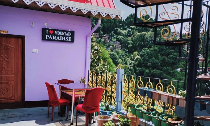 Darjeeling House | 3min walk from batasia ecopark were you can adopt the pace of nature betten cit