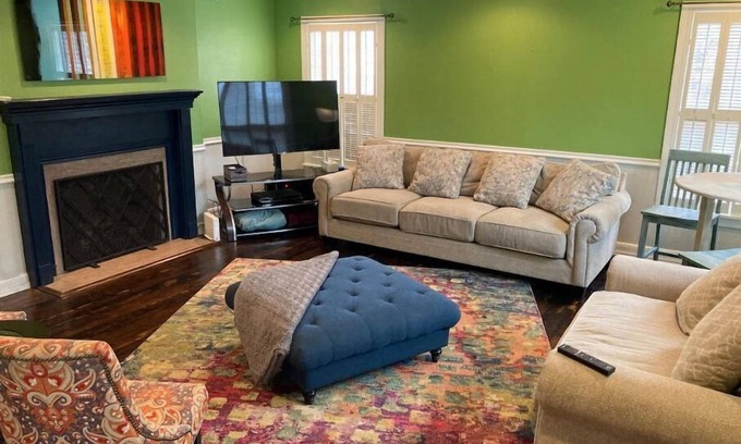 Abilene House | 3pm checkout, Comfy Beds, Big Porch, Pool Table, Ping Pong, Grill, HBO