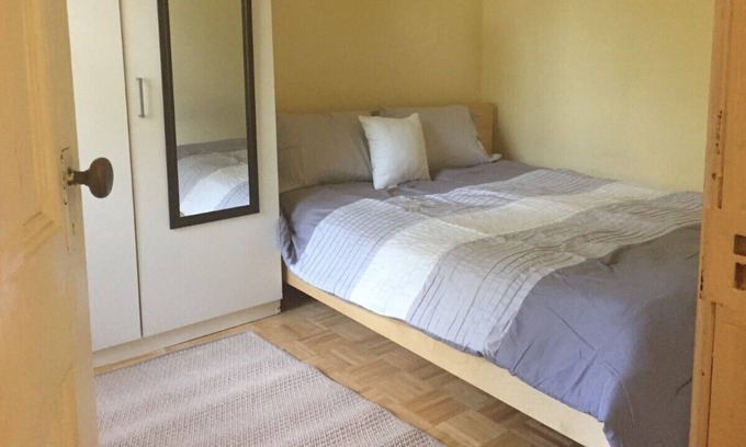 Albany House | 3R Cozy Furnished One-Bedroom apartment with Porch