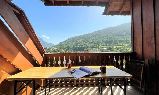 Forville Apartment | 3rd floor, view panoramic, balcony, parking, tv, 64m², Serre Chevalier