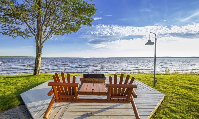 Garth Point House | 4,000 Sq Ft Lakeside Retreat with Stunning Views of Lake Michigan