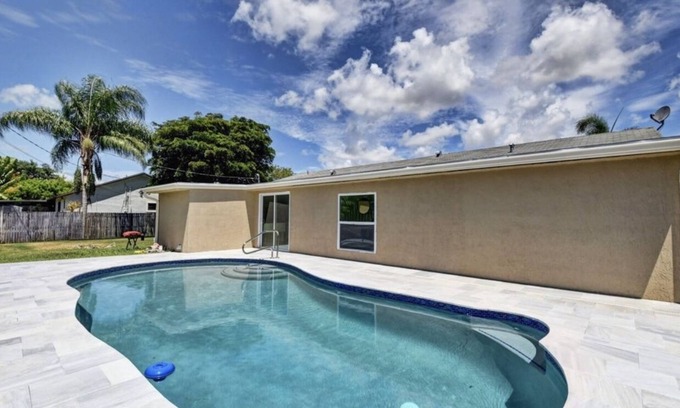 Lake Worth House | 4/2 Gem w/Private Pool