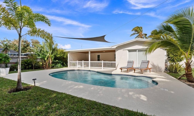 Fort Pierce House | 4/3 Sleeps 8 HEATED Pool, Walk to Beach ~Treefort