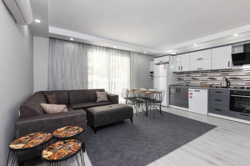Antalya City Centre Apartment | 4-3 Yatak Odalı Büyük Daire Kaleiçi Yakını