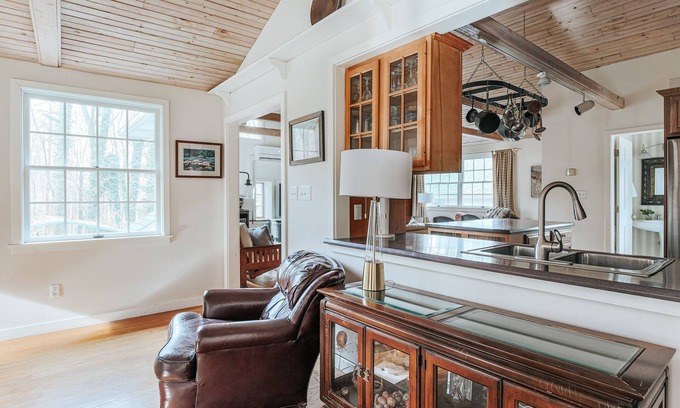 State College Cottage | 4.5 miles from beaver stadium!