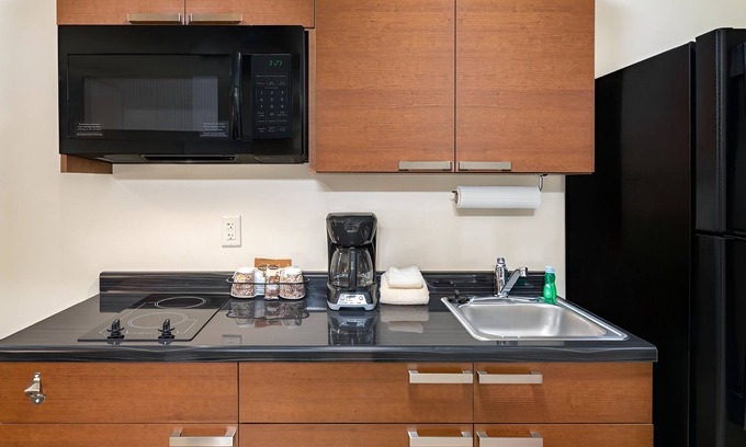 Council Bluffs Hotel | 4 Affordable Studios Near Omaha’s Top Attractions & Close to Eppley Airfield