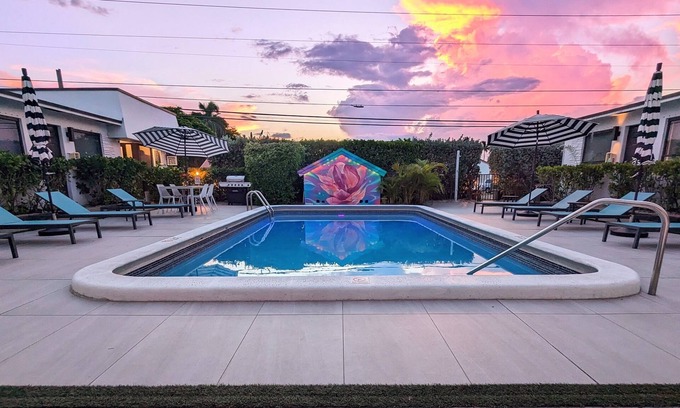 Survey Creek Apartment | 4 Apt Block for Large Groups | Sleeps 10 to 16!