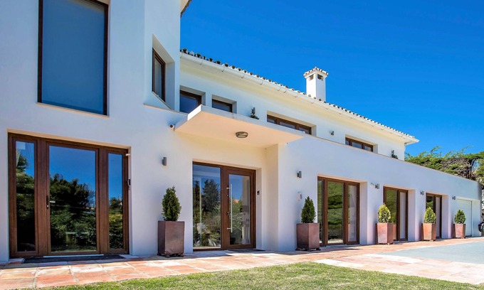 Guadalmina House | 4 B/R VILLA by Puerto Banus & Sea 5 m ✴️✴️✴️✴️✴️