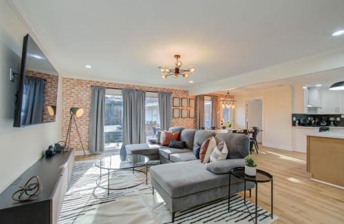 Braeswood Place House | 4-BD Central Location w Pool Patio Firepit