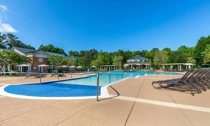 Berkeley Condo | 4 BDRM~ HUGE UNIT SLEEPS 12~ ONLY 10 MILES TO BUSCH GARDENS~INDOOR/OUTDOOR POOLS
