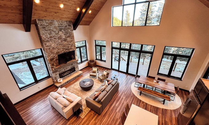 Placerville House | 4 Bdrm Multi Family Mountain Retreat 30 min to Slopes!