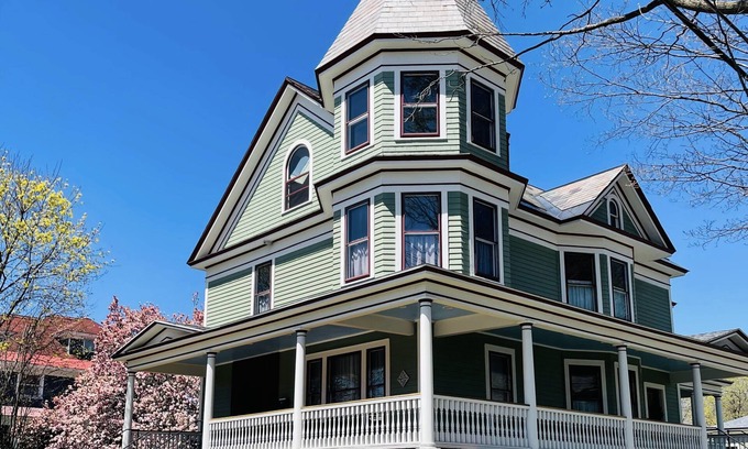 Saratoga Springs House | 4-Bed Booking for Belmont! Fully Restored Victorian Blocks from Broadway