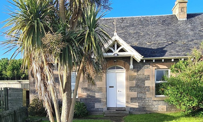 Campbeltown House | 4 Bed Cottage Sleeps 6-Pet-Friendly-Private Garden