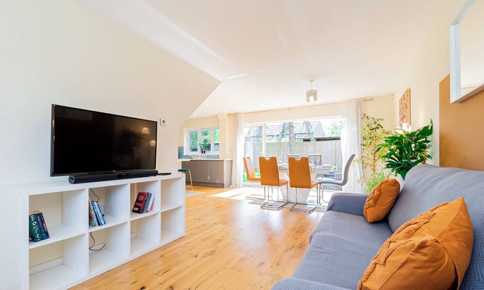 New Forest District House | 4-Bed Haven in Fawley – Ideal for extended stays, work trips, or family getaways. Spacious, fully furnished, and well-equipped for comfort and convenience. Your perfect home away from home.