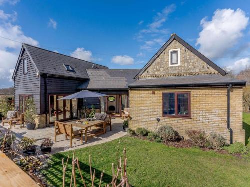 Kingsnorth House | 4 Bed in Ashford 86647