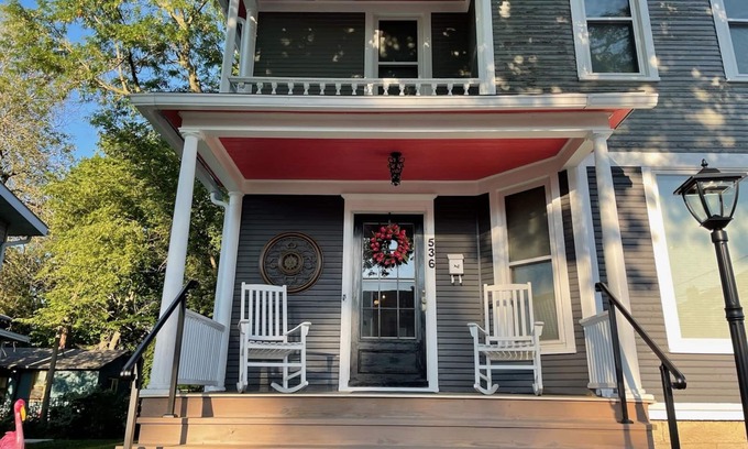 La Salle House | 4 Bedroom, 3 Full Bathrooms - 10 Minutes to Starved Rock!