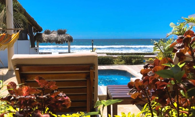 Las Nunez House | 4 Bedroom 4 Bathroom Ocean front House direct private access to the beach
