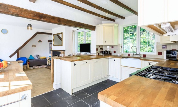 Berrow Cottage | 4 bedroom accommodation in Berrow, Burnham on Sea