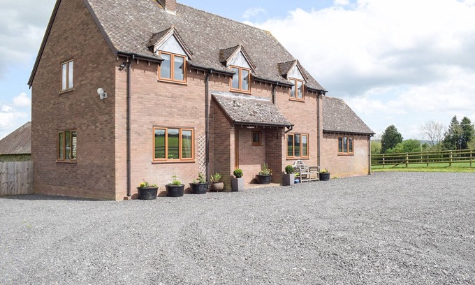 Munslow Cottage | 4 bedroom accommodation in Hayton’s Bent