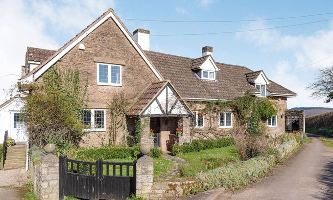 Ross-on-Wye Cottage | 4 bedroom accommodation in Whitchurch, near Monmouth