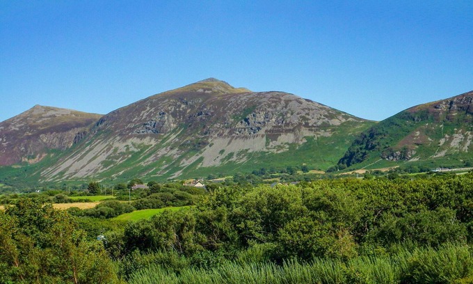 Trefor Cottage | 4 bedroom accommodation in Trefor, near Caernarfon