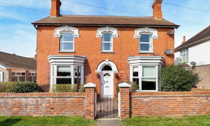 Sutton-on-Sea Cottage | 4 bedroom accommodation in Sutton-on-Sea, Mablethorpe