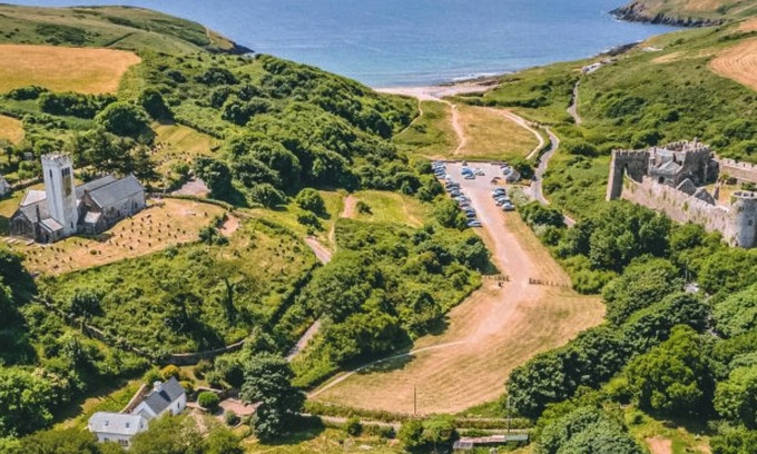 Manorbier Cottage | 4 bedroom accommodation in Manorbier