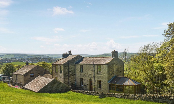 Ingrow Cottage | 4 bedroom accommodation in Hainworth, near Keighley