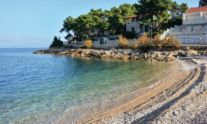 Stomorska House | 4 bedroom accommodation in Stomorska